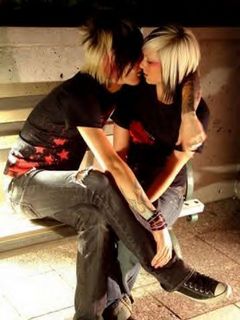 Emo Kiss