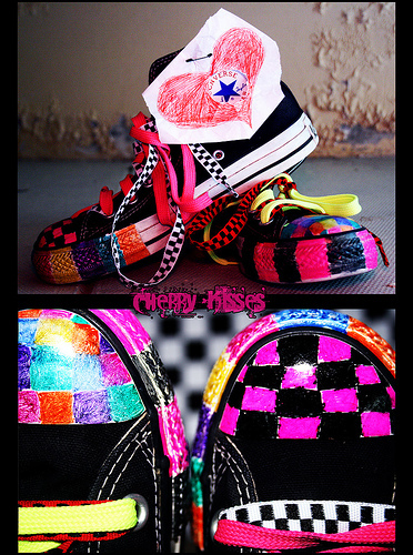 girls converse , pink